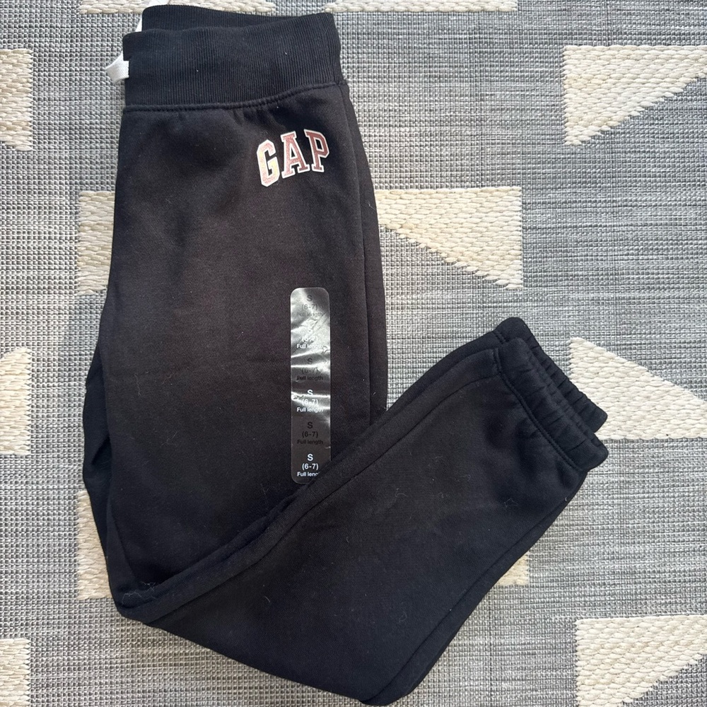 NWT GAP Kids Black With Pink Logo Jogger Sweatpants Girls Size S (6/7)
